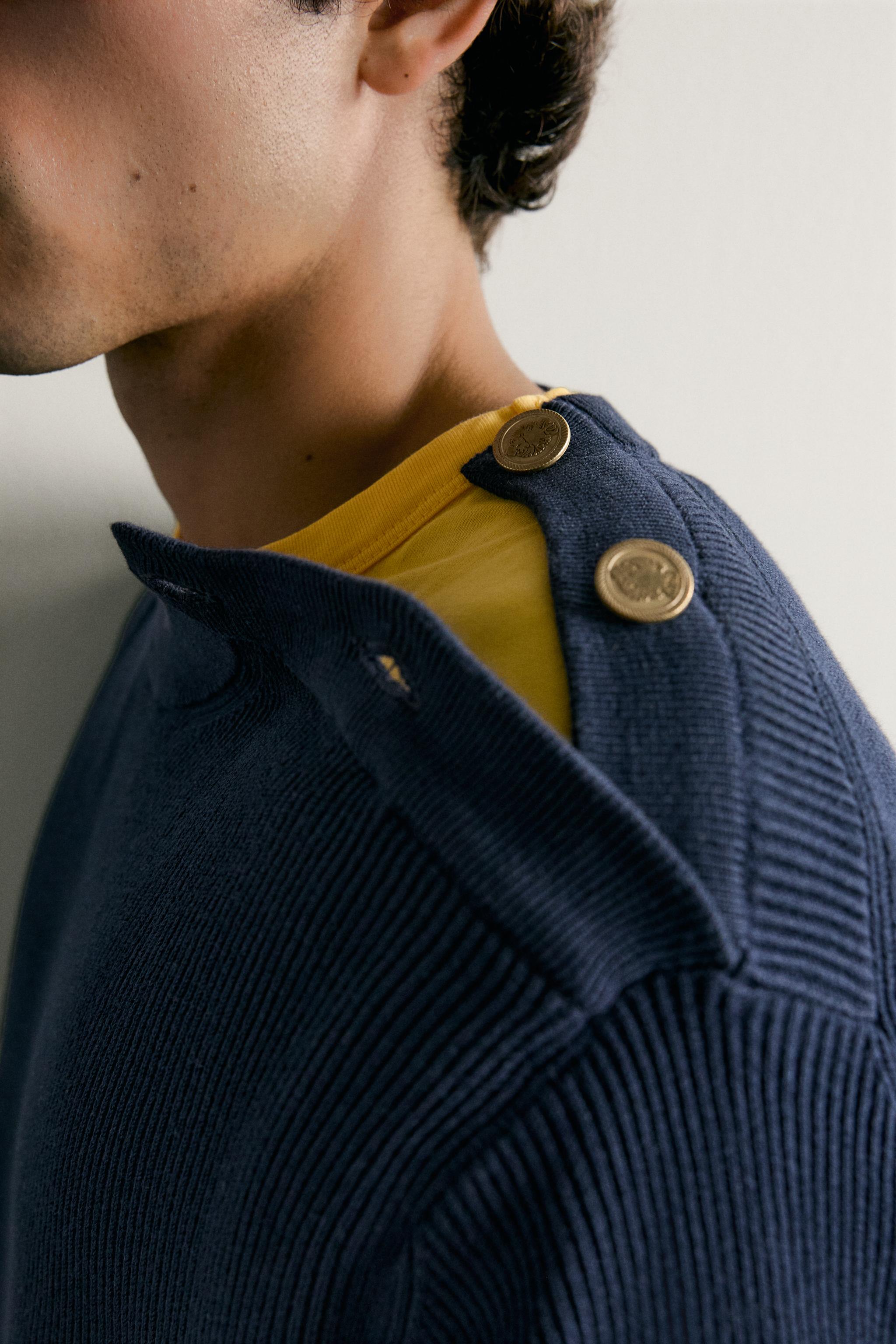 REGULAR FIT BUTTON NECK JUMPER